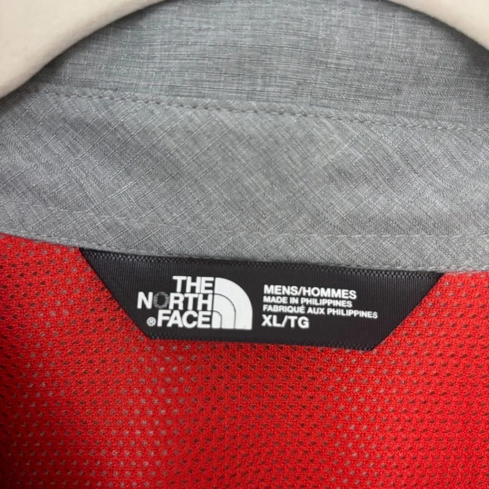 The North Face Grey Button-Down Shirt • Men’s XL • Excellent